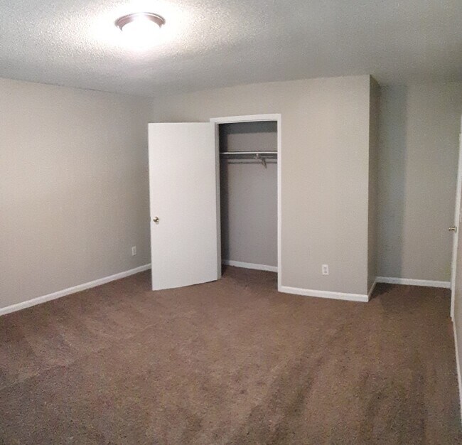 Building Photo - 3 Bed 2.5 Bath in Marietta!