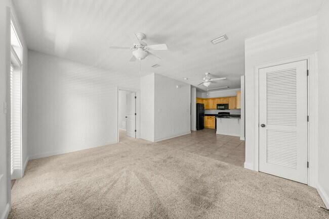 Building Photo - 11 S Wildflower Dr