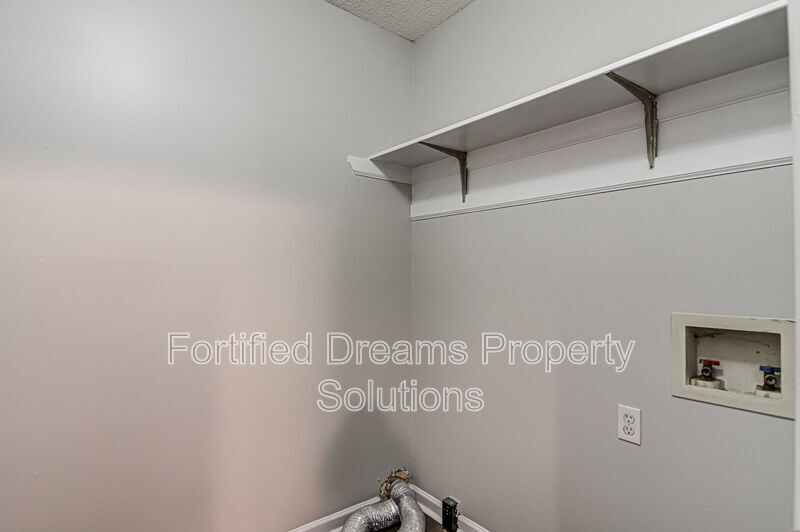 Building Photo - 1904 Blair-Khazan Dr