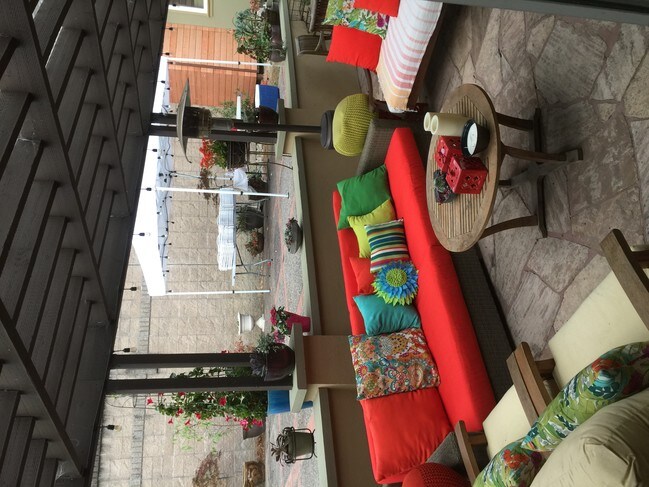 Building Photo - 1009 Sycamore Dr