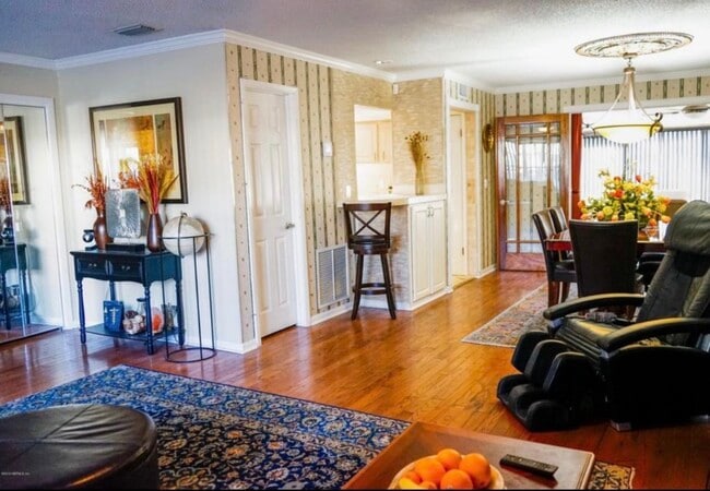 Building Photo - 3945 Oak St