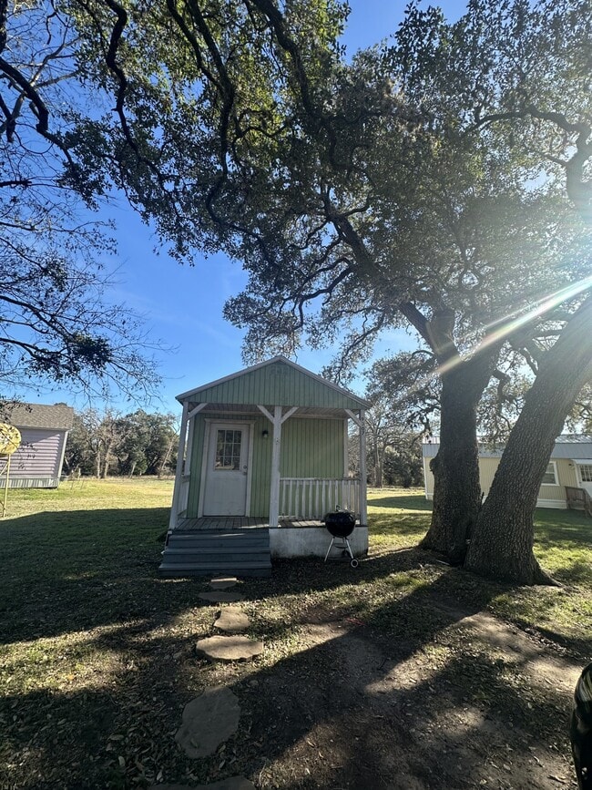 Building Photo - 9307 Hwy 290 W