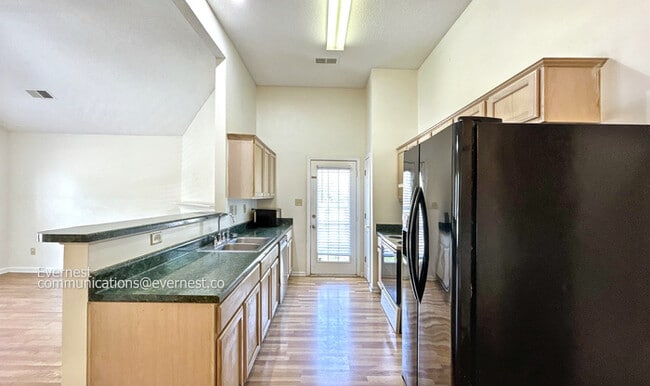 Building Photo - 9299 Grove Manor Dr
