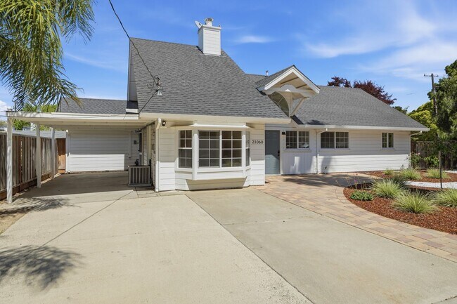 Building Photo - Light-Filled Home on Expansive Lot in Top-Rated School District with Vaulted Ceilings & Entertain...