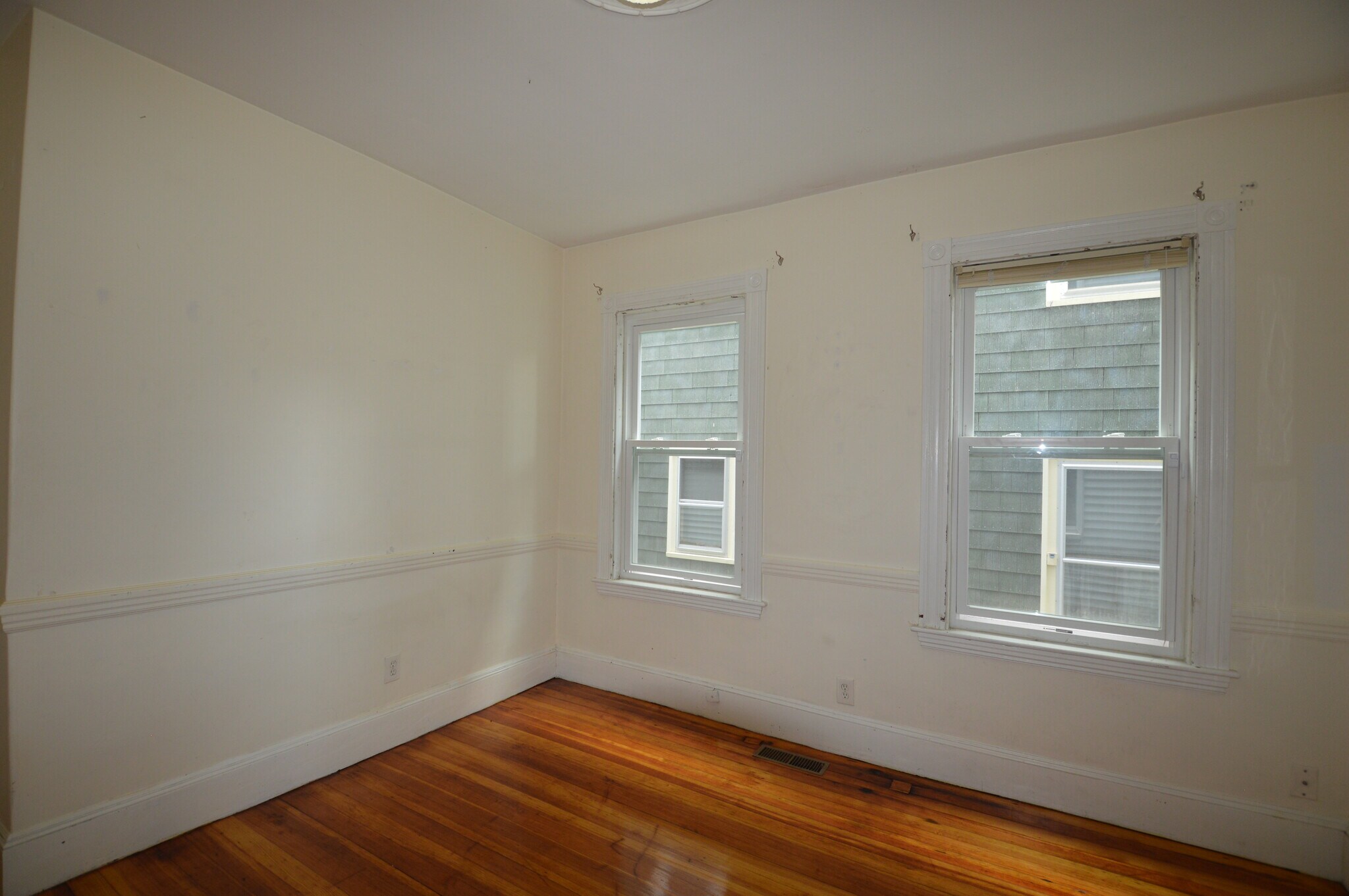 Building Photo - 10 Bucknam St