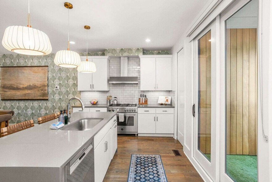 Building Photo - 1712 8th Ave S