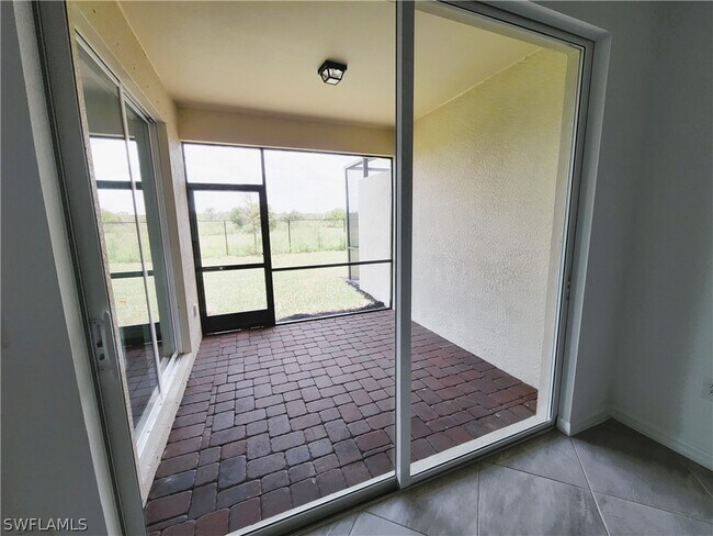 Building Photo - 1750 Alameda Dr