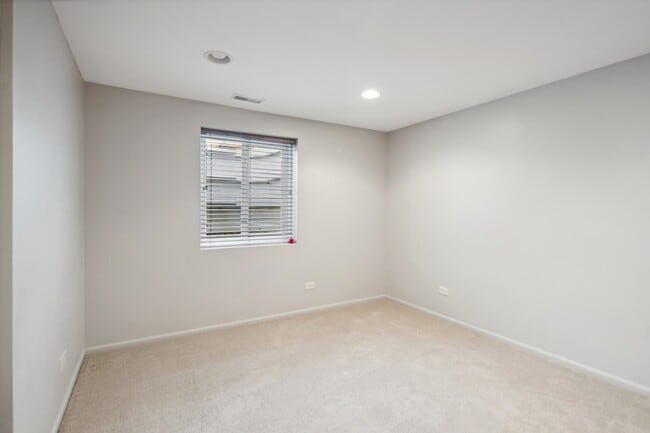 Building Photo - 15216 S Clover Ct