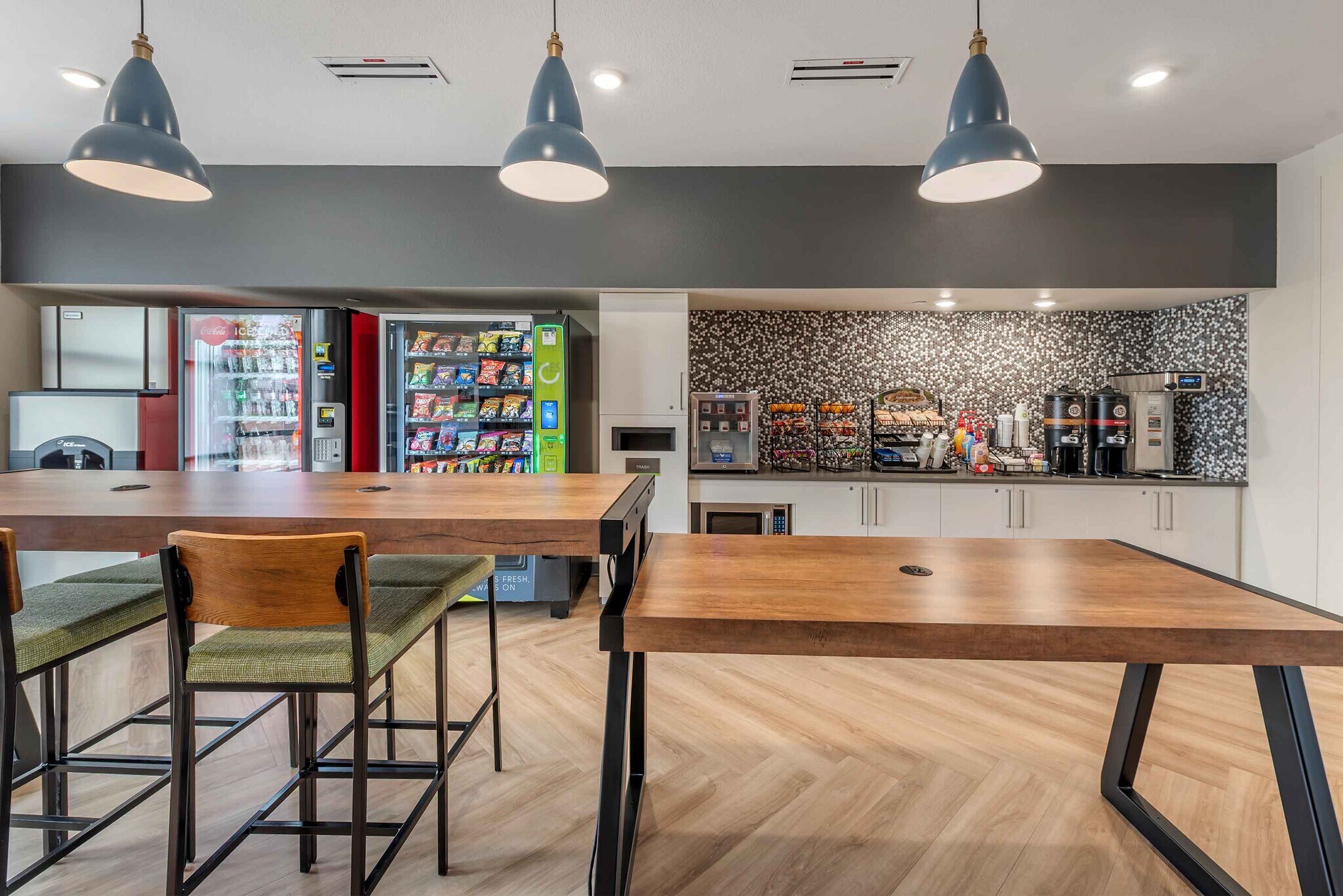 Building Photo - Furnished Studio-Colorado Springs - Center Park