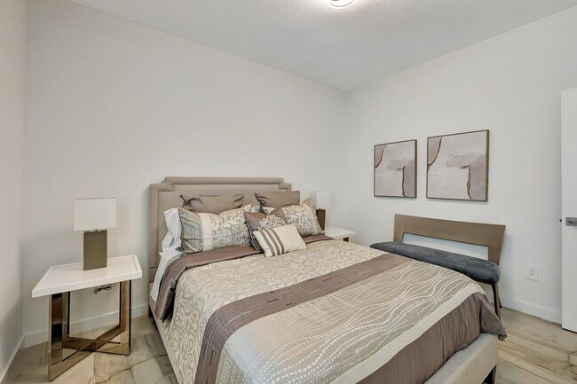 Building Photo - 5795 SE Sky Blue Cir