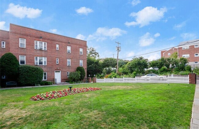 Building Photo - 70 Strawberry Hill Ave