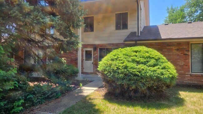 Building Photo - 2608 Leisure Dr