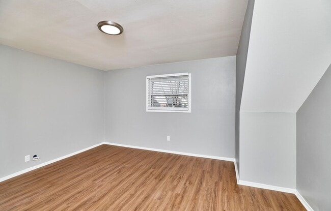 Building Photo - 8601 Belhaven Dr