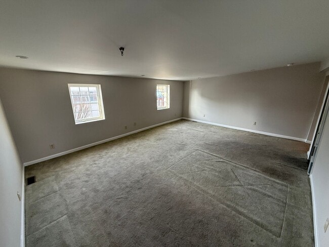 Building Photo - 2/3 Bedroom, 1 Bath Two Story Mill Street Apartment