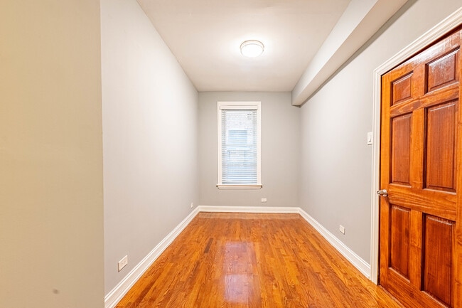 Building Photo - 2242 N Western Ave