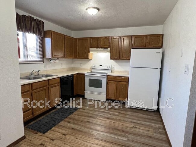 Building Photo - 3305 Frontier St