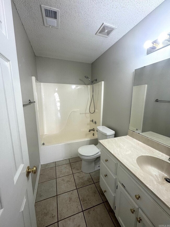 Building Photo - 211 Hunters Run