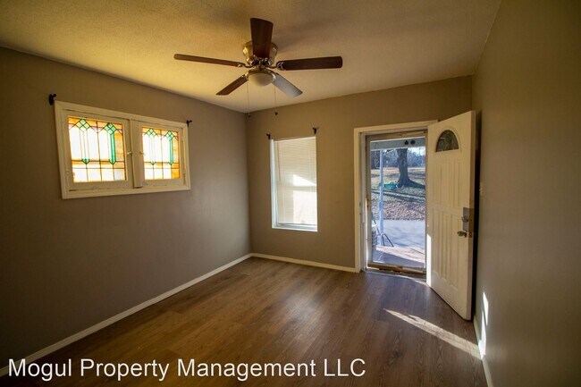 Building Photo - 2 br, 1 bath House - 4058 E Iowa Ave