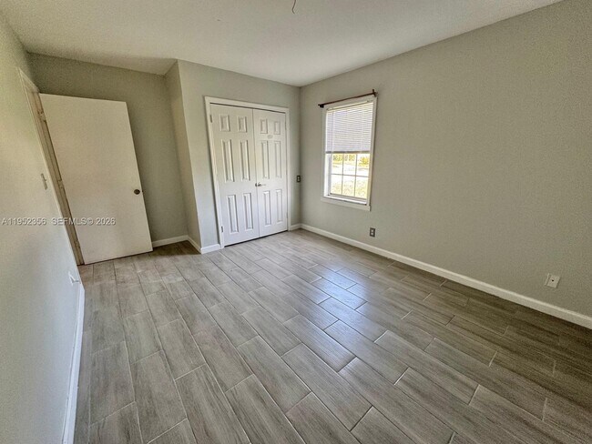 Building Photo - 1822 SE Oxmoor Ct