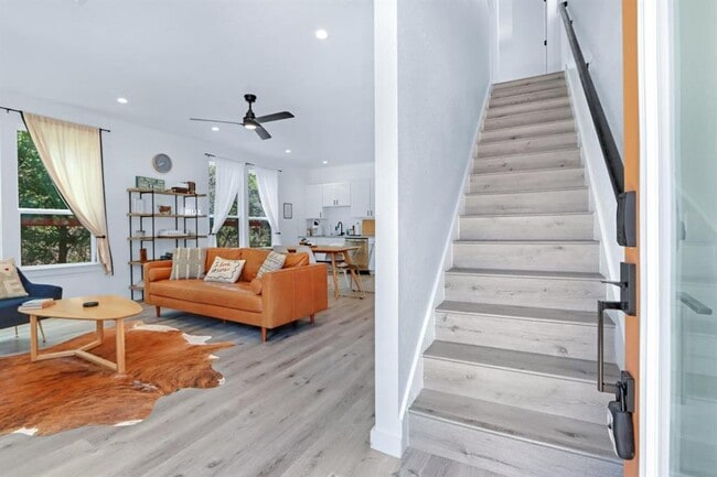 Building Photo - 2076 Dry Creek