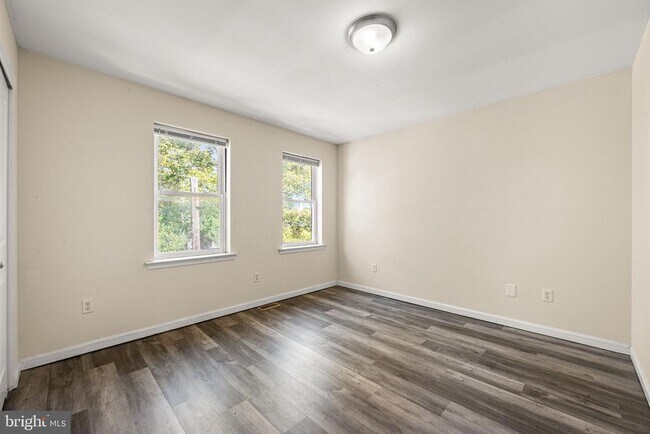 Building Photo - 1240 S 45th St