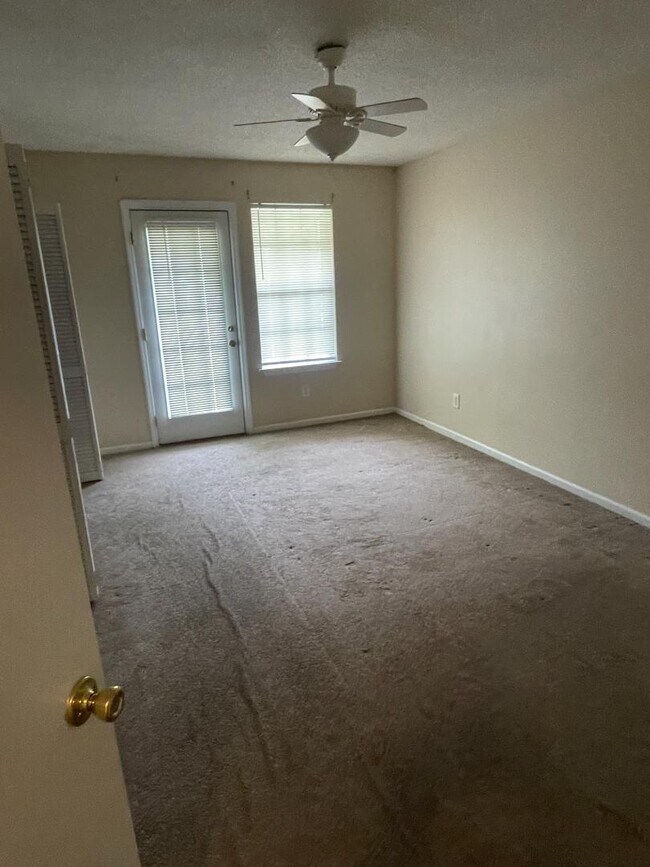 Building Photo - 113 Timber Ln