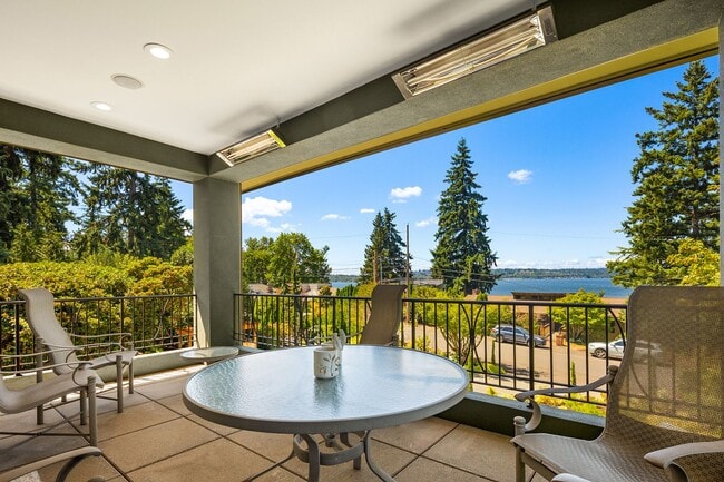 Building Photo - Exquisite Kirkland Estate - Lake Front Views