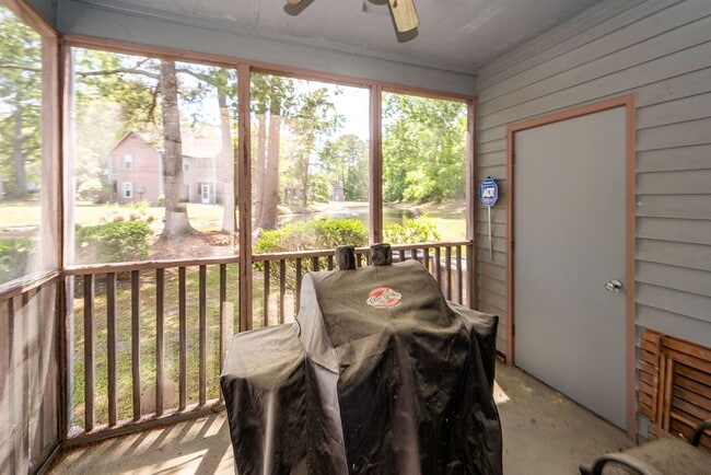Building Photo - 2 Bedroom 1 Bath Condo in The Park at Rive...