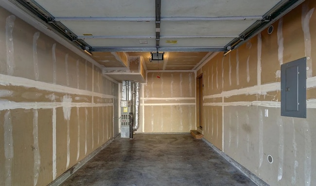 Building Photo - 2130-2132 Harris Ave