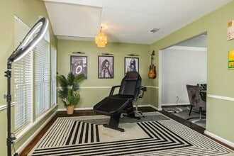 Building Photo - 104 Papaya St