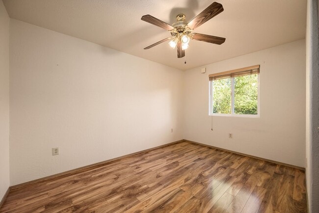 Building Photo - 3 BEDROOM | 2 BATHROOM | 2 CAR GARAGE | AI...