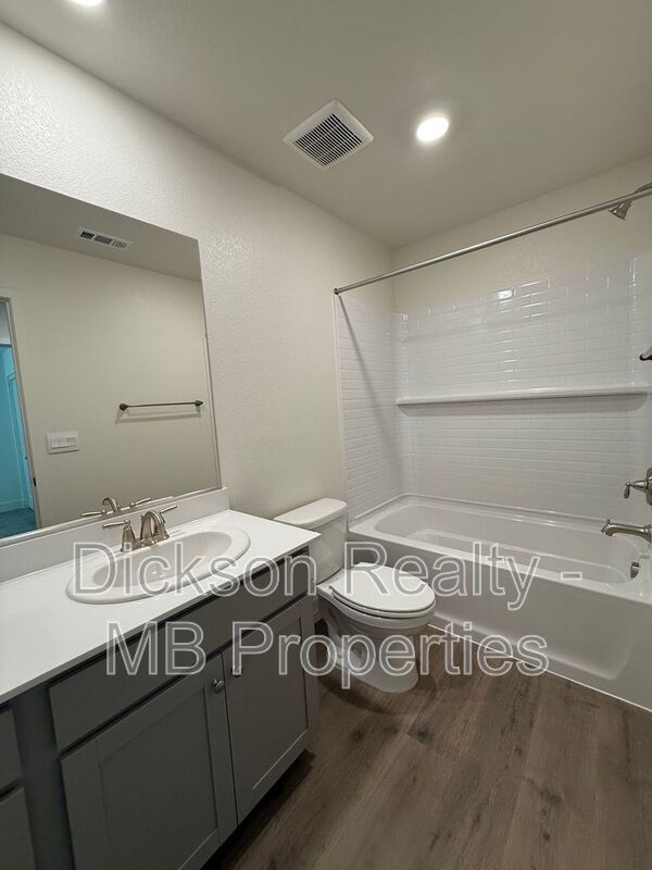 Building Photo - 1640 Prancer St