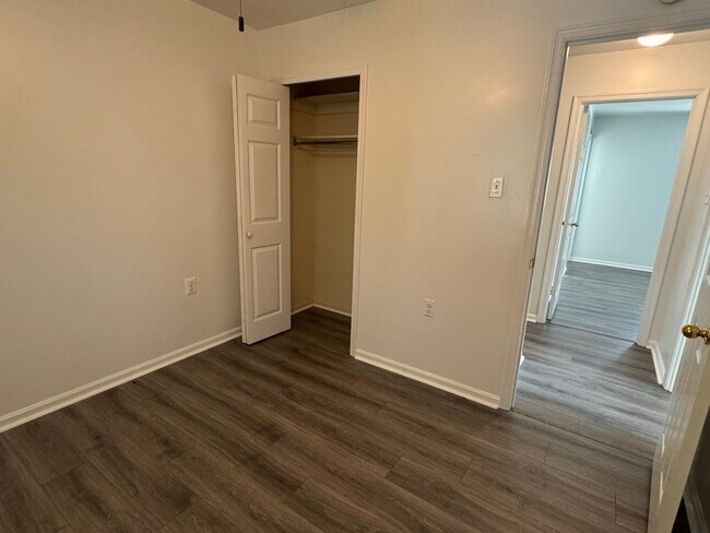Building Photo - 3212 Manitoba Dr