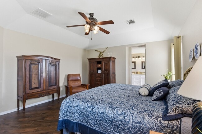 Building Photo - 102 Golfview Ct