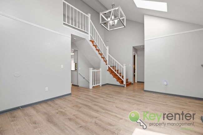 Building Photo - 3 Bedroom | 3 Bathroom - Ready to Entertai...