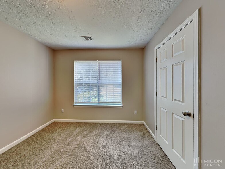 Building Photo - 538 Grove Pointe Ct