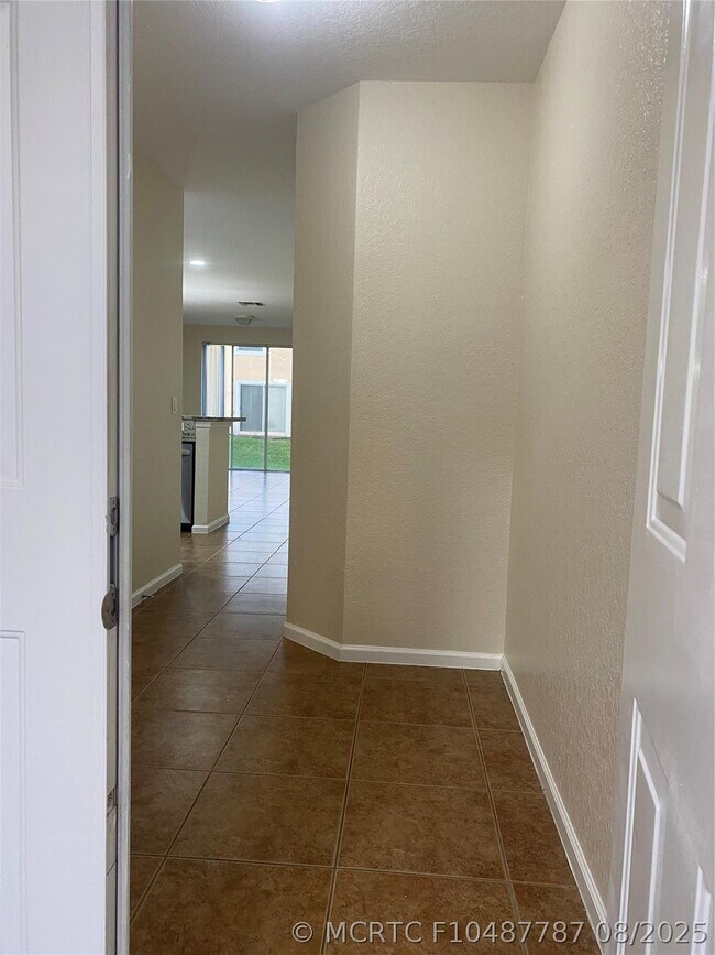 Building Photo - 6300 Landings Way