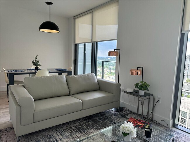 Building Photo - 121 NE 34th St