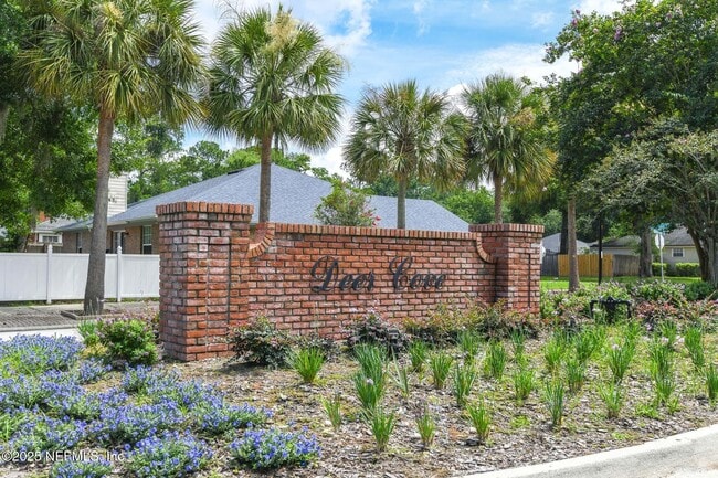 Building Photo - 7596 Fawn Lake Dr N