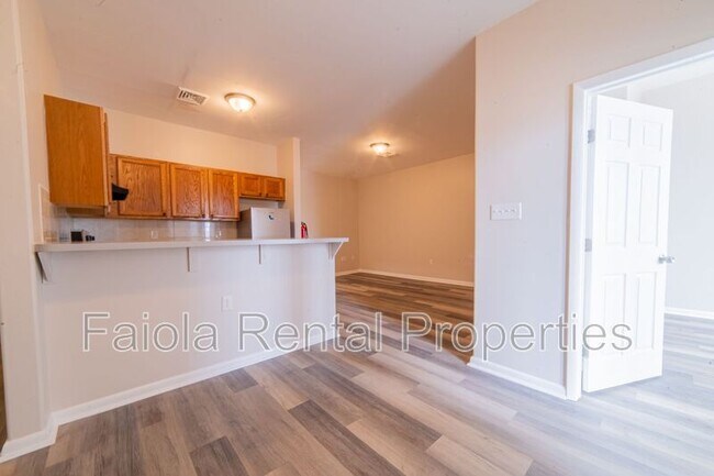 Building Photo - 112 N High St