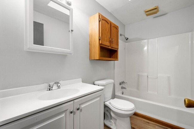 Building Photo - SCORE $500 OFF 1ST MONTH OF RENT! 2 bedroo...