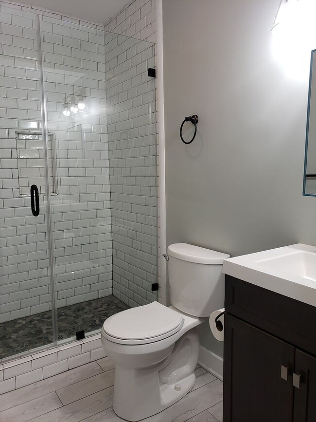 Building Photo - 4 Bedroom - 2 Bath - Great Location