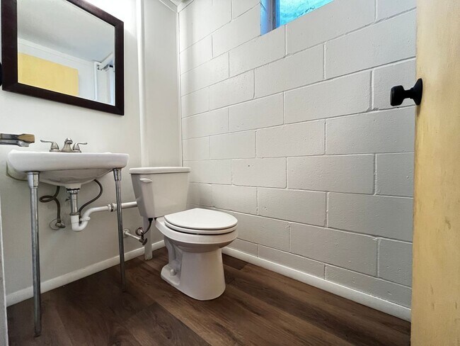 Building Photo - 3508 Flag Ave N