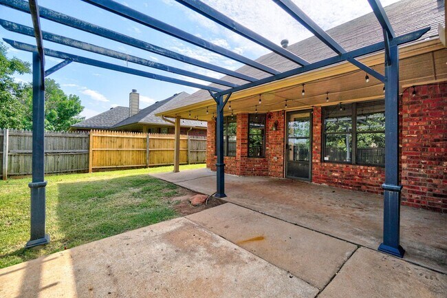 Building Photo - Comfortable Living in Edmond – 3BR with Prime Convenience