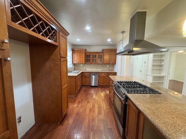Building Photo - Charming 3 Bed, 2 Bath Single Family Home ...