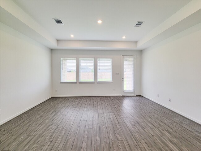 Building Photo - 21627 Royal Jett Dr