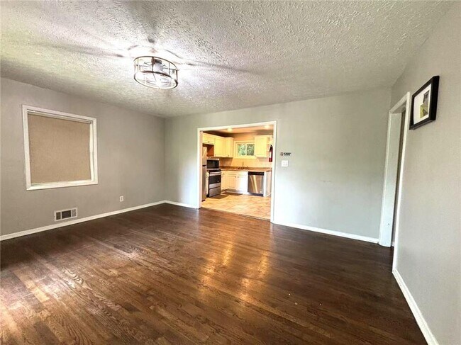 Building Photo - 4360 Glenwood Pkwy