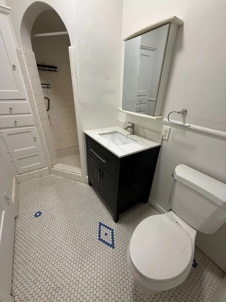 Building Photo - 339 N Orange Dr