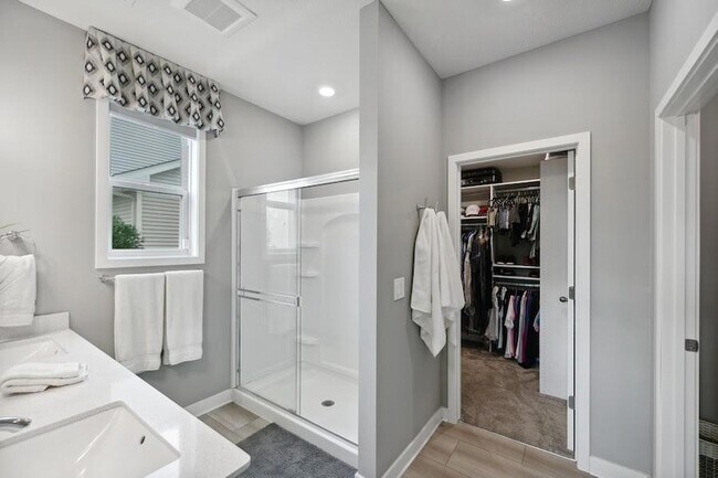 Building Photo - 9337 Bridle Way