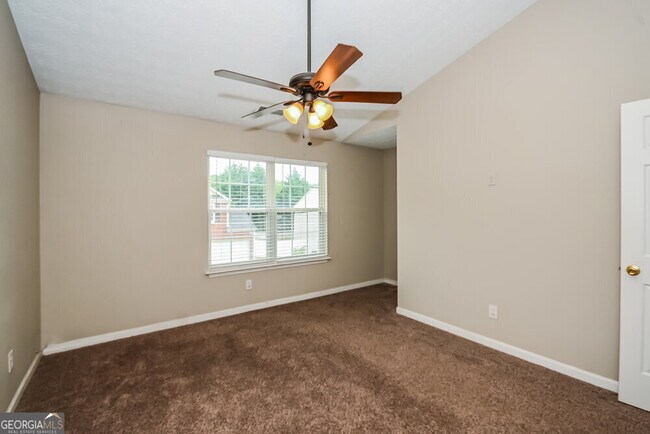 Building Photo - 213 Oak Grove Way